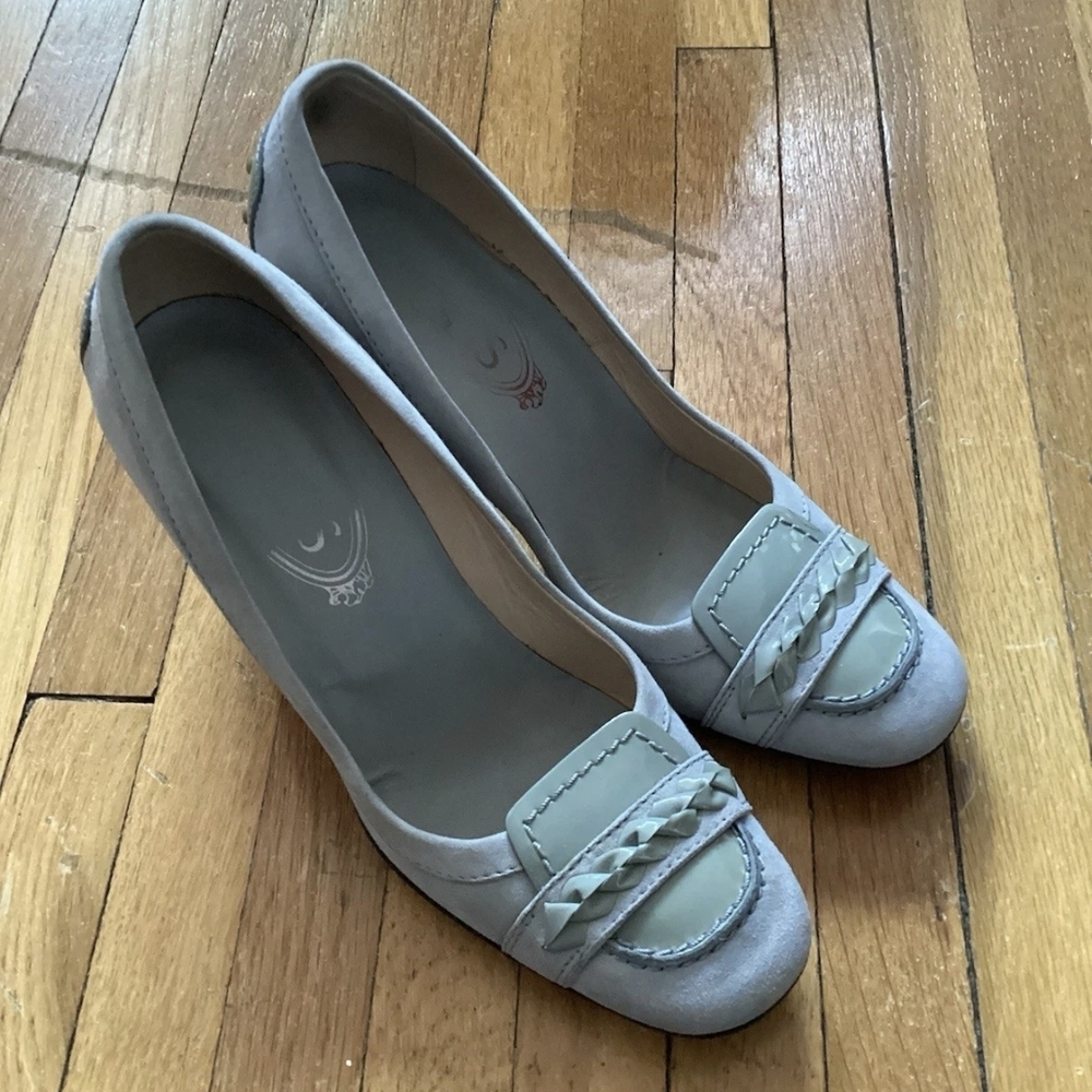 Luxe TOD'S Ladies Size 5.5/36 Solid Gray Suede Patent Leather Heels,Italy,MINT